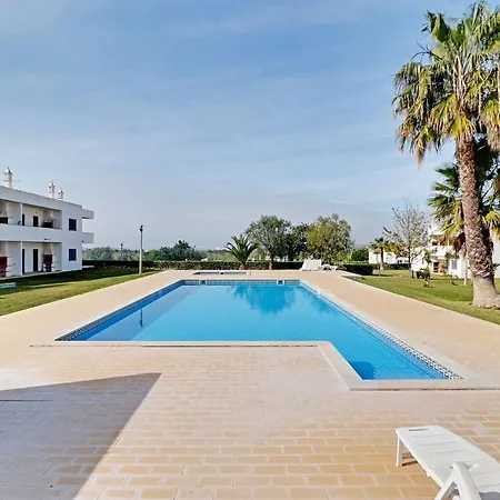 Secret Garden 1 And Pool By Homing Pêra